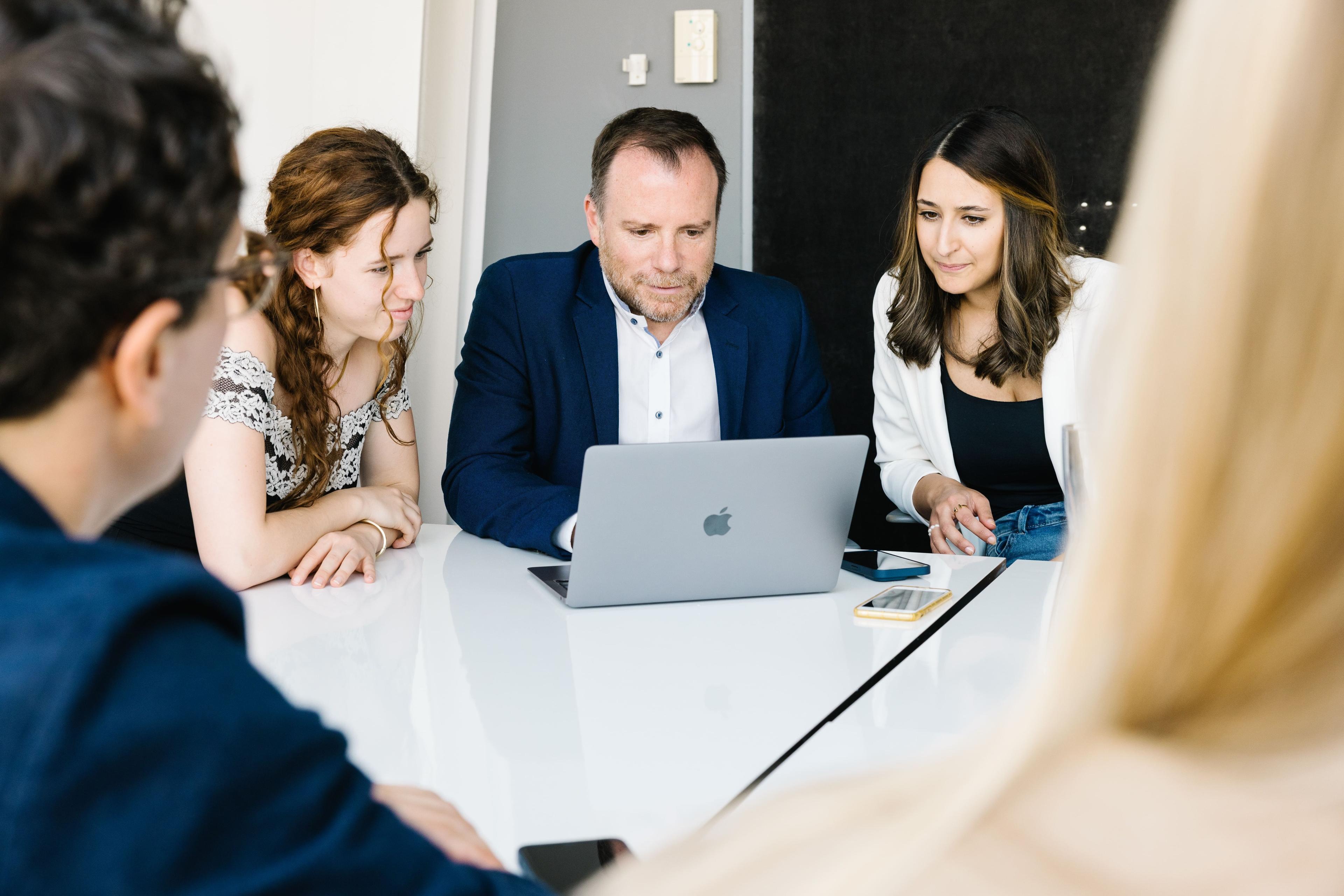 Business Analyst mit Programmierkenntnissen (w/m/d) hero